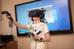 Специалисты ГНЦ РФ ТРИНИТИ разрешили школьникам с помощью VR-очков разобрать термоядерную установку на части