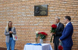 Мемориальная доска в честь выдающегося учёного в области физики плазмы и лазерной физики, доктора физ.-мат. наук, лауреата Ленинской премии Андрея Никоновича Старостина, появилась на фасаде одного из зданий АО «ГНЦ ТРИНИТИ». 