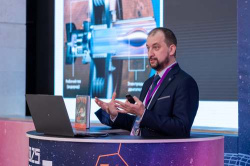 C «космической» лекцией «Плазменные электрореактивные двигатели» выступил Николай Сергеевич Климов