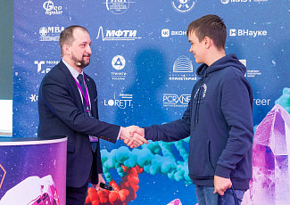 C «космической» лекцией «Плазменные электрореактивные двигатели» выступил Николай Сергеевич Климов